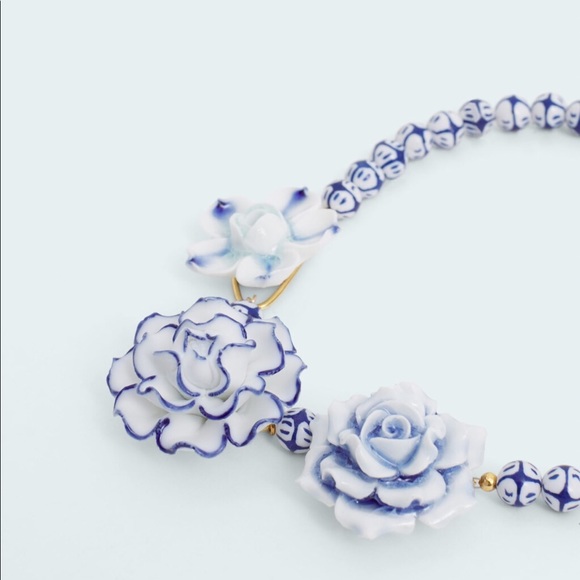 Ceramic flower necklace - Picture 2 of 2